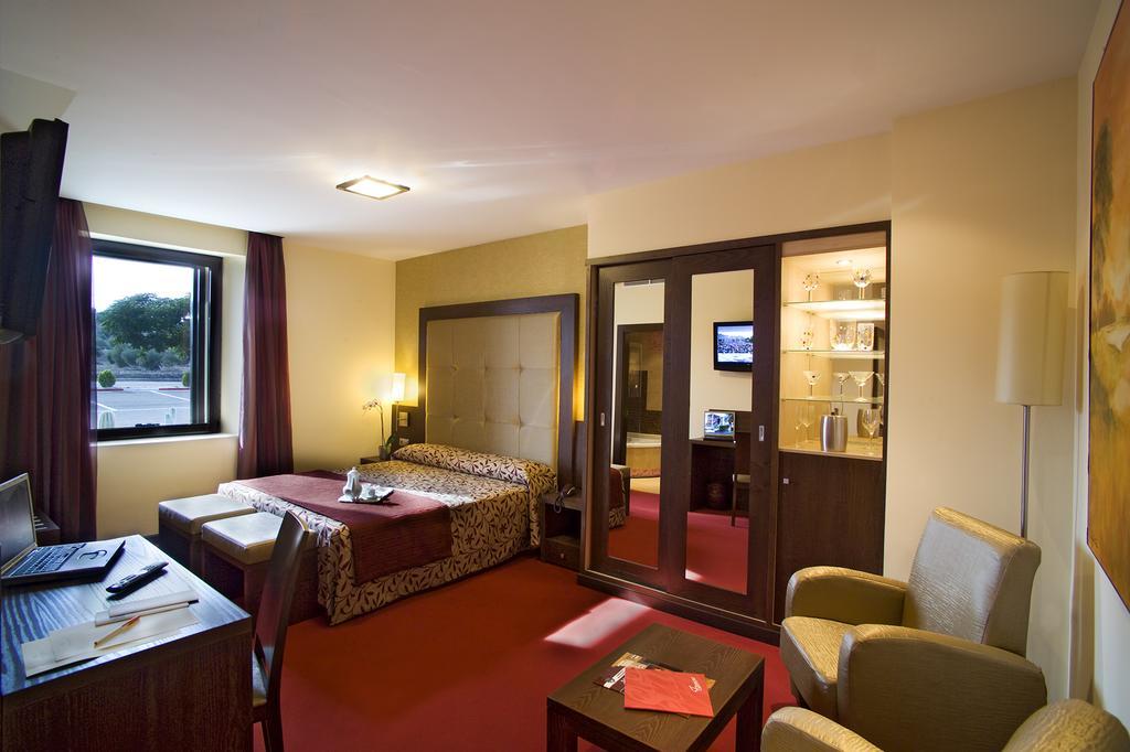 Hotel Juleca Las Infantas ภายนอก รูปภาพ